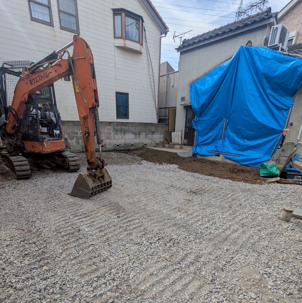 府中市多磨町の解体工事完了後に砂利を敷いた土地の様子