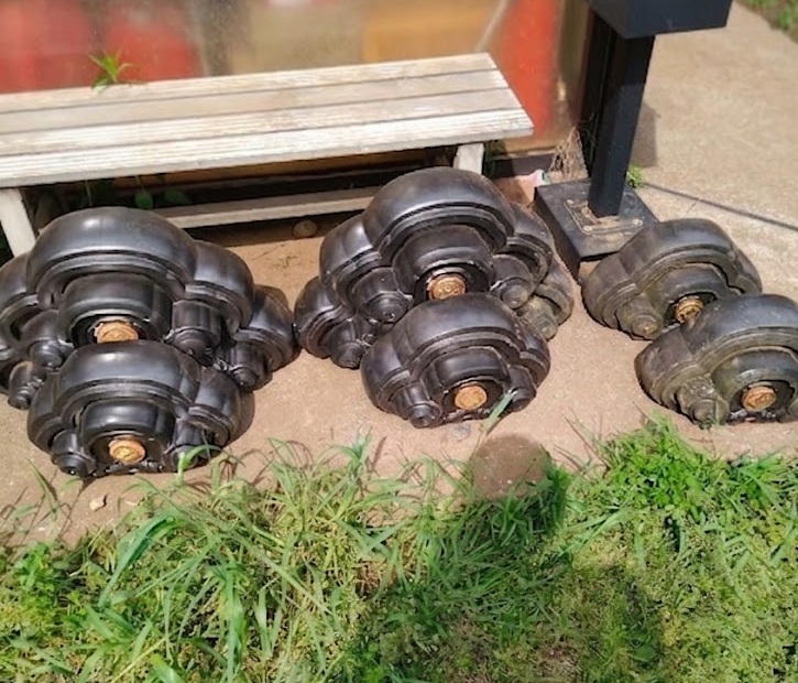 成田市多良貝の解体工事で見られた鬼瓦の様子